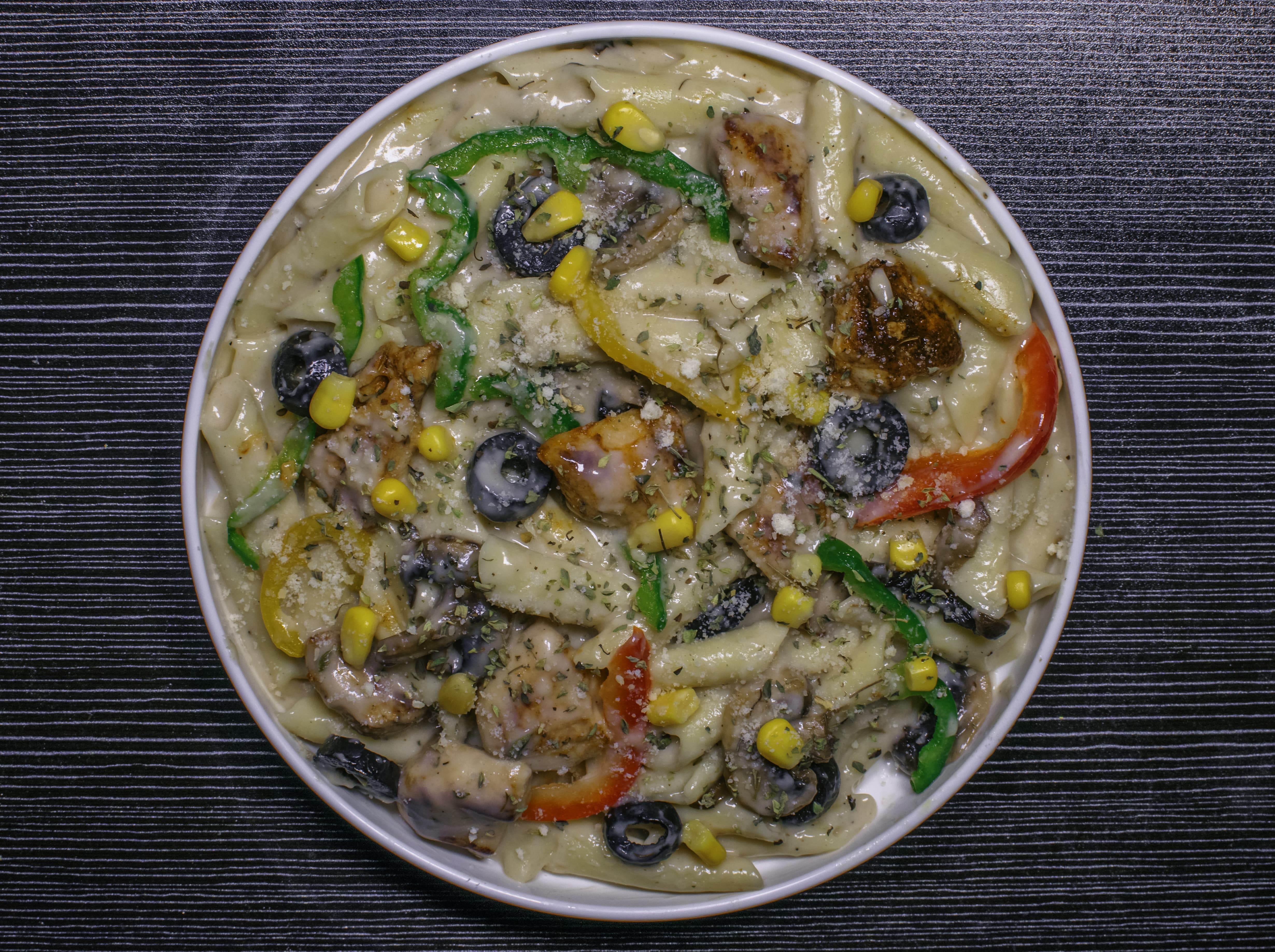 Pasha Pasta - Choose between white cream sauce or tomato sauce